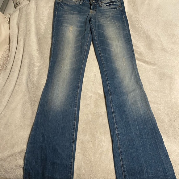 Jessica Simpson Sunset Bootleg Jeans - Picture 2 of 4